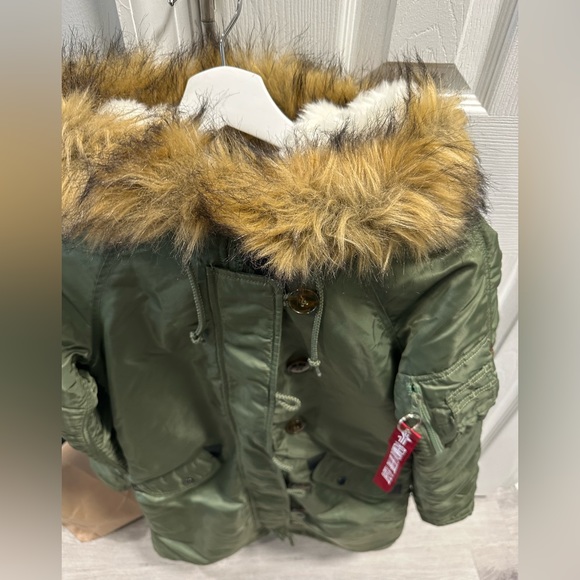 Alpha Industries Women's Green Parka with Faux Fur Trim - Picture 4 of 6